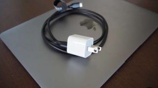 【裏技】MacBook typeC|内臓バッテリーを補助で使いAC電源メインで運用する!